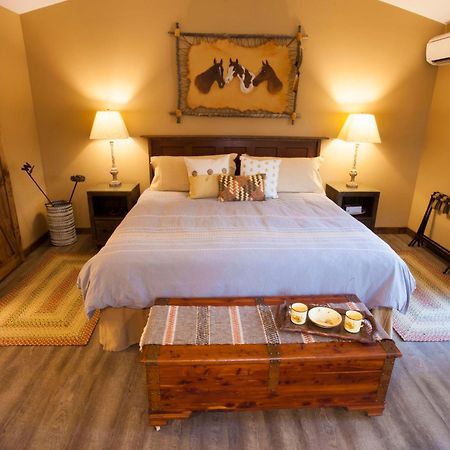 Red Tail Ranch Bed & Breakfast Groveland Room photo